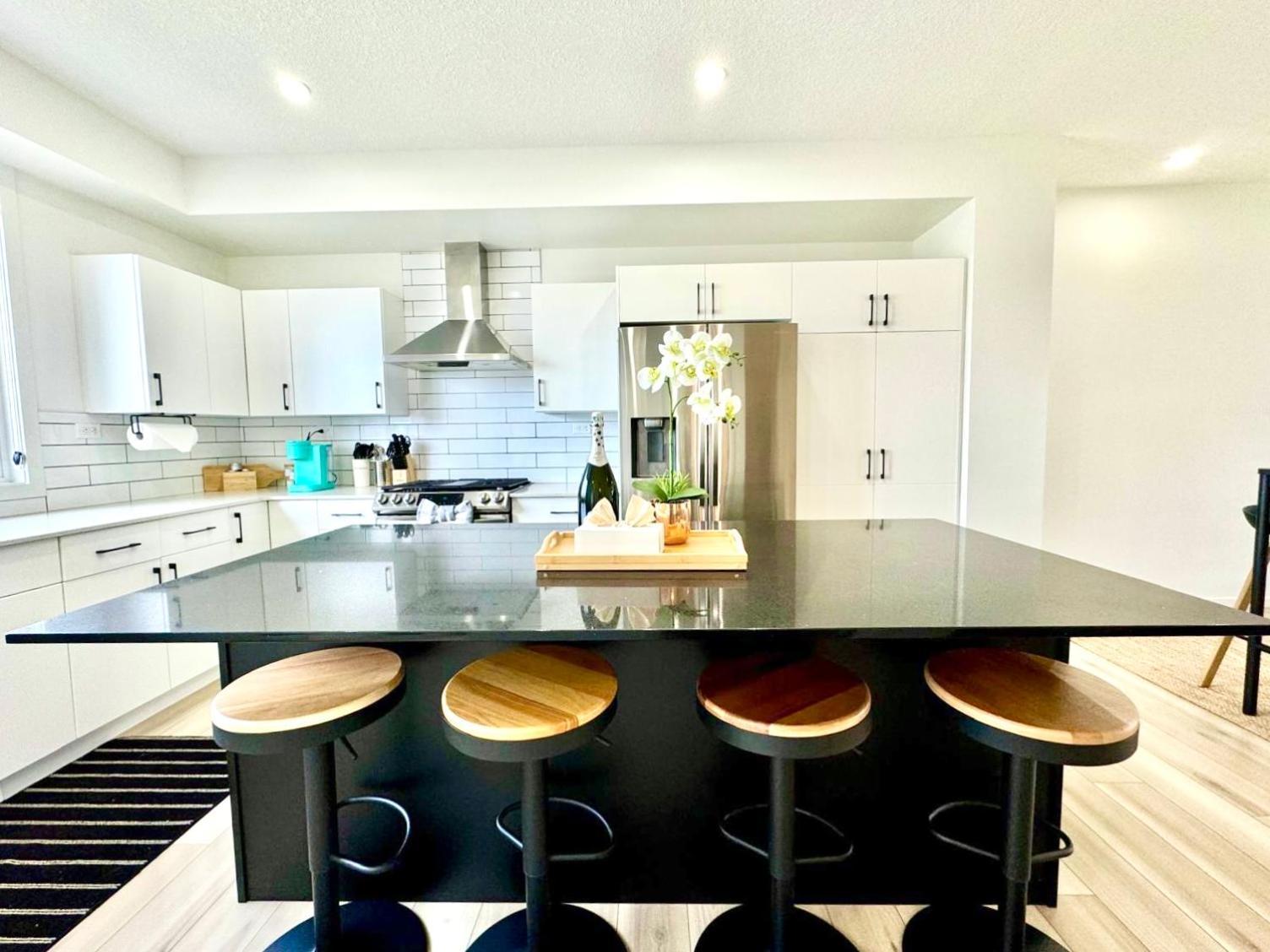 Modern Tuxedo 3 Bedroom Holiday home Edmonton