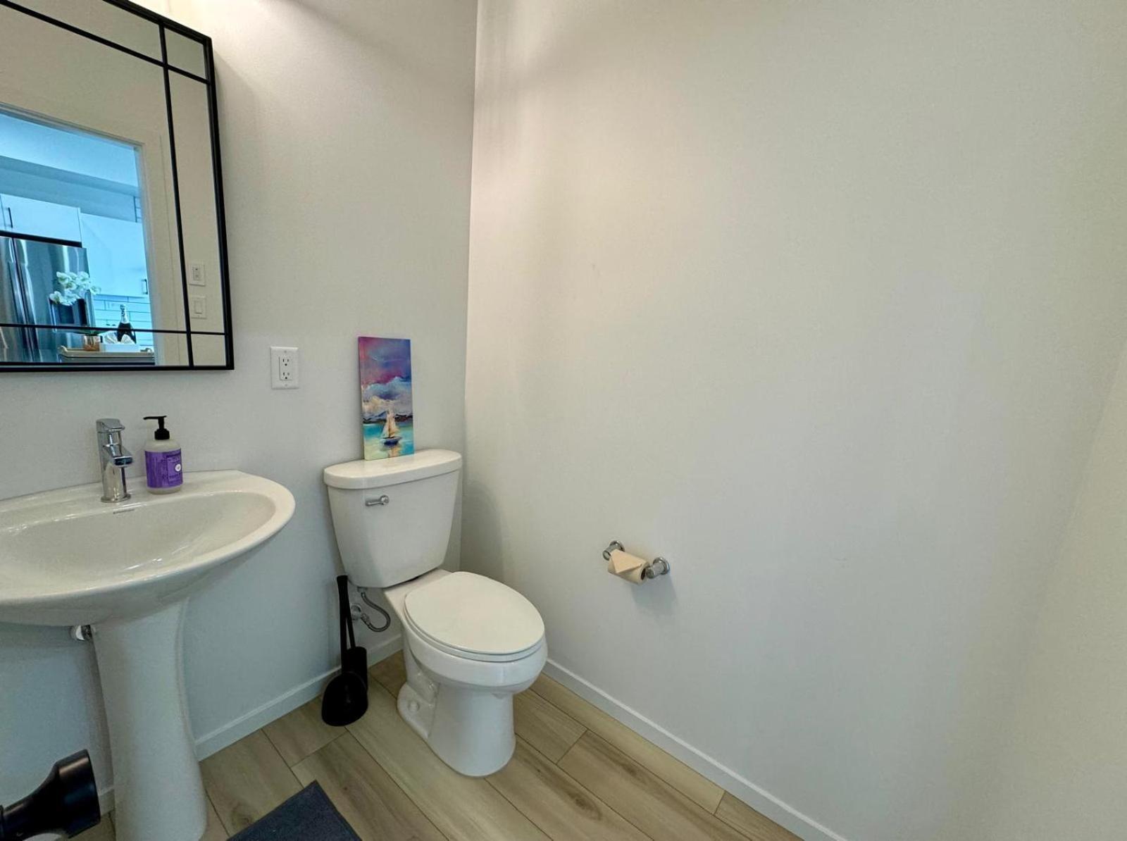 Modern Tuxedo 3 Bedroom Holiday home Edmonton