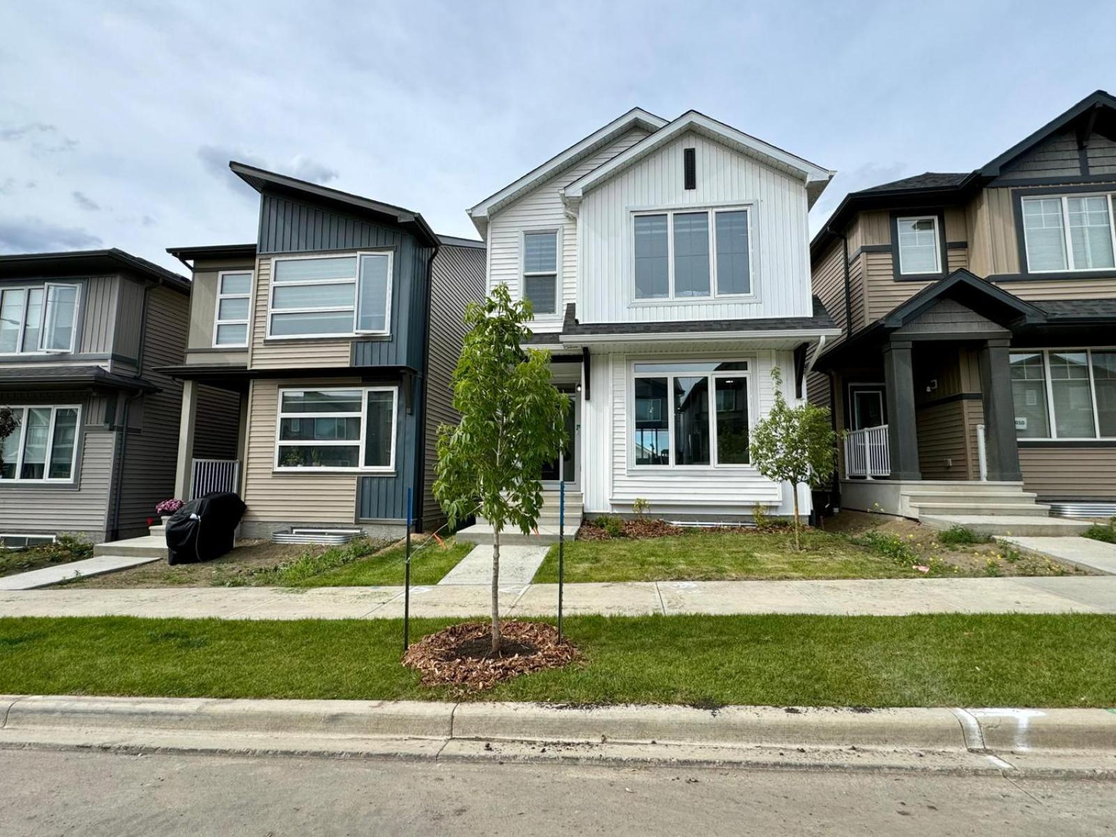 Modern Tuxedo 3 Bedroom Holiday home Edmonton