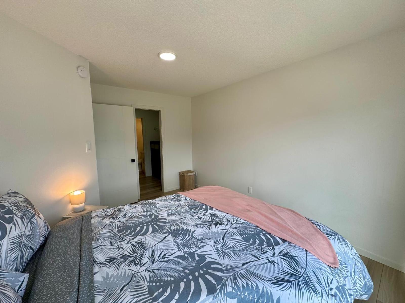 Modern Tuxedo 3 Bedroom *